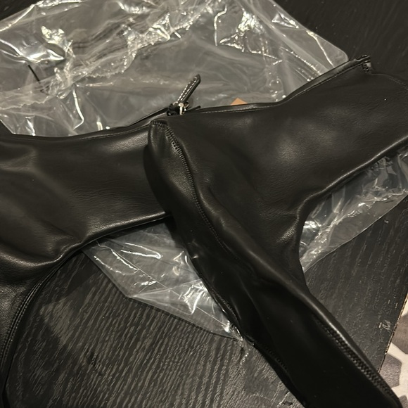 New authentic Burberry leather socks/boots - Picture 4 of 5